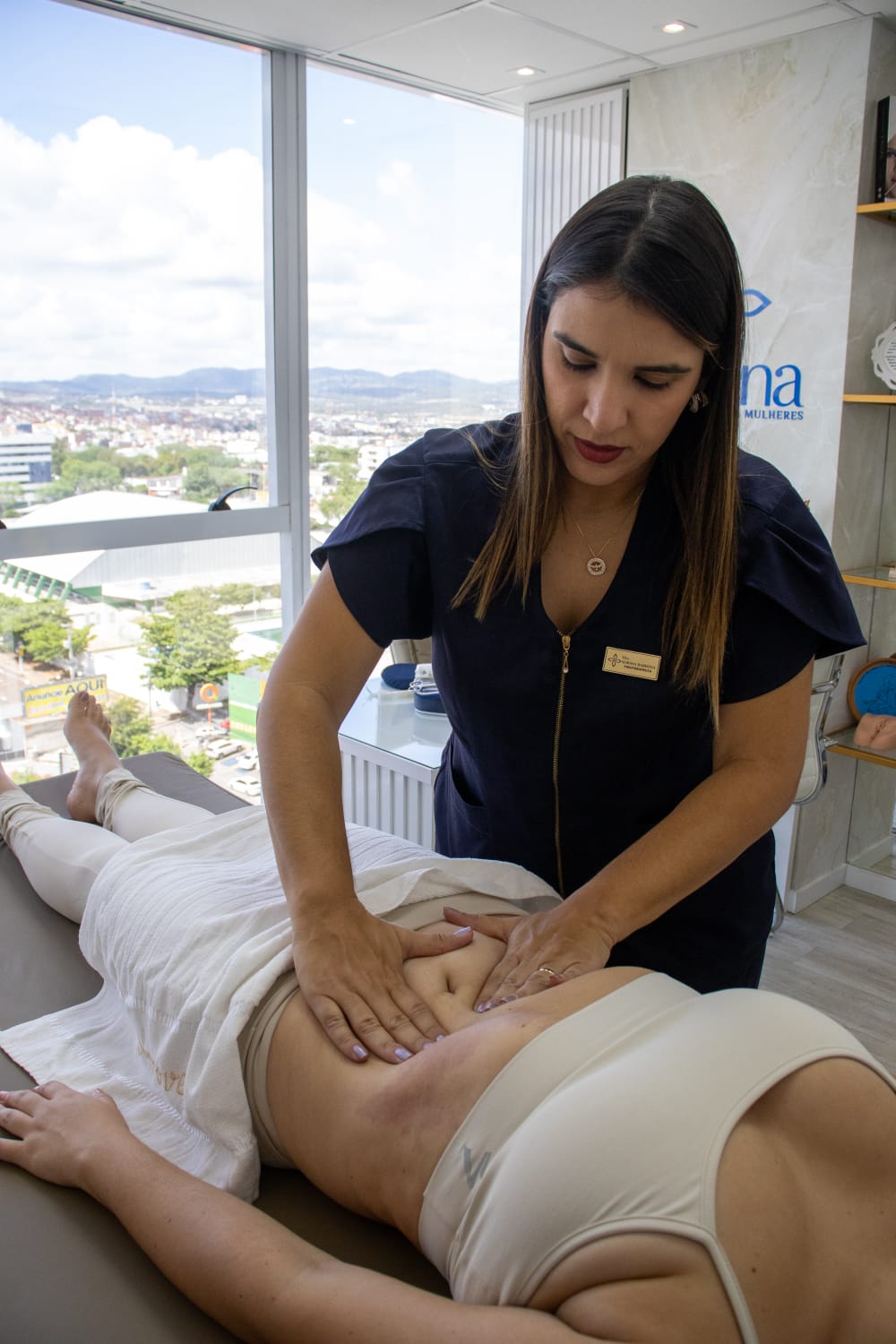 Drenagem linfática e tratamento vascular feminino realizado por fisioterapeuta da Serena.